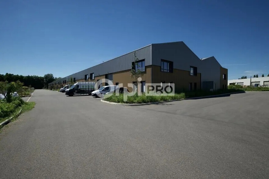 Office in Bourgoin-Jallieu for lease - Building Photo - Image 3 of 23