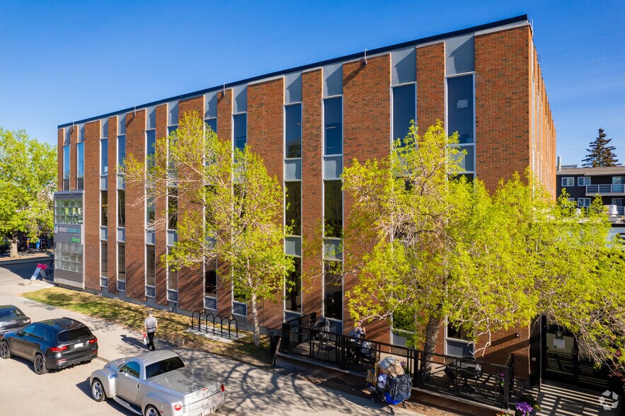 2540 Kensington Rd NW, Calgary, AB à louer - Photo du bâtiment - Image 2 de 5