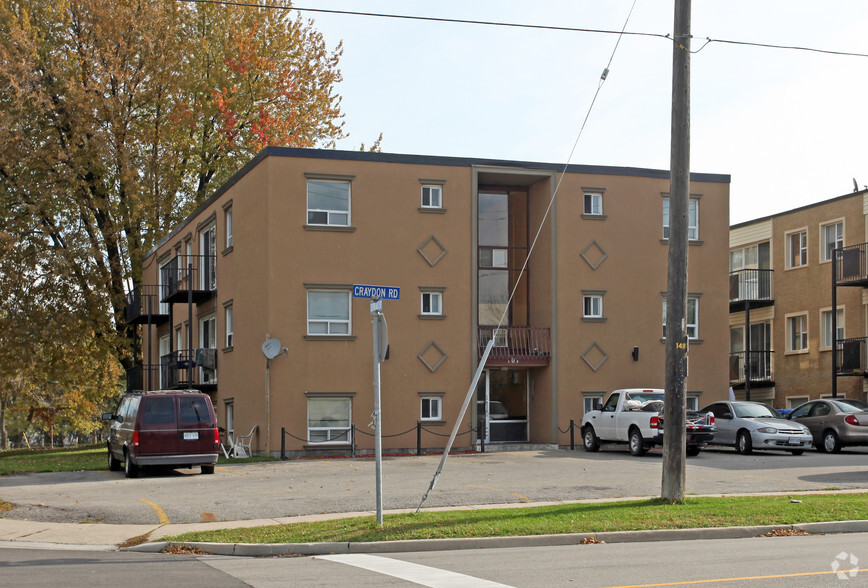 101 Craydon Rd, Whitby, ON à vendre - Photo du bâtiment - Image 2 de 2