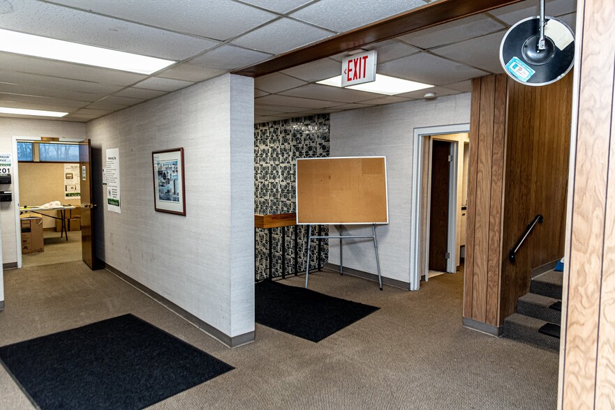 4428 Secor Rd, Toledo, OH for sale - Interior Photo - Image 2 of 12