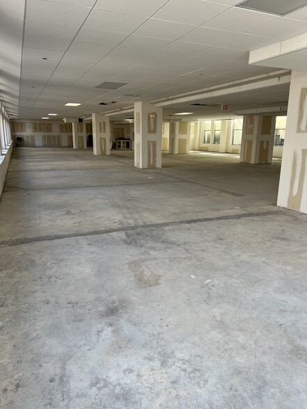 215-219 N Stanton St, El Paso, TX for lease - Interior Photo - Image 3 of 4