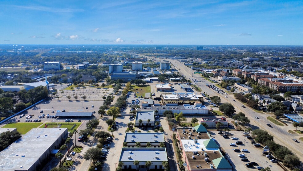 1335 Space Park Dr, Houston, TX for lease - Building Photo - Image 2 of 17