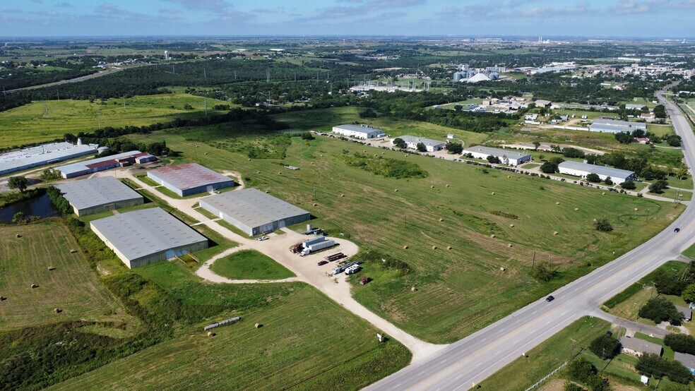 Taylor Light Industrial Park portefeuille de 6 propriétés à vendre sur LoopNet.ca - Photo du bâtiment - Image 2 de 5