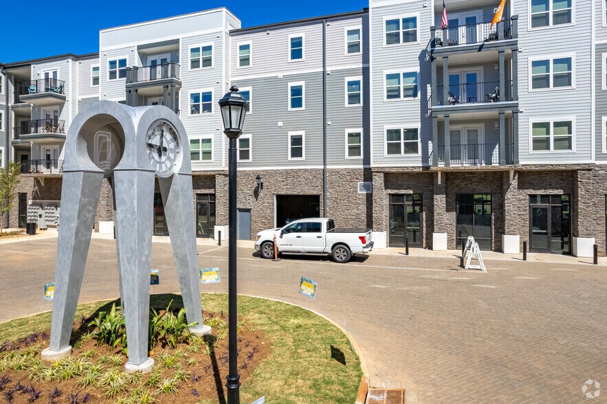894 Tiger Blvd, Clemson, SC à louer - Photo du bâtiment - Image 1 de 52