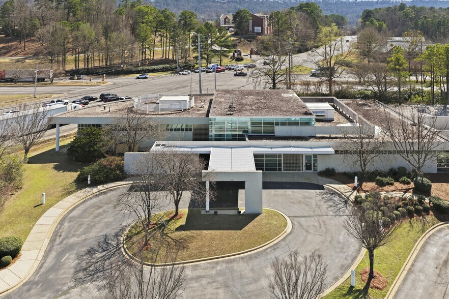 600 Lakeshore Pky, Birmingham, AL à louer - Photo du bâtiment - Image 2 de 12
