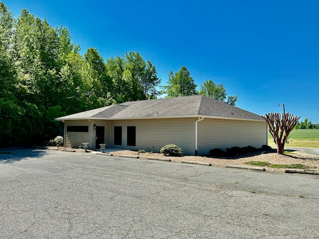 415 Semora Rd, Roxboro, NC à louer - Photo du bâtiment - Image 2 de 49