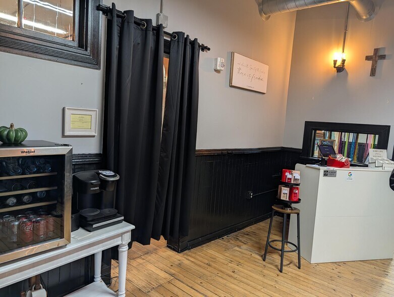 360-66 W Western Ave, Muskegon, MI à vendre - Photo du bâtiment - Image 2 de 35