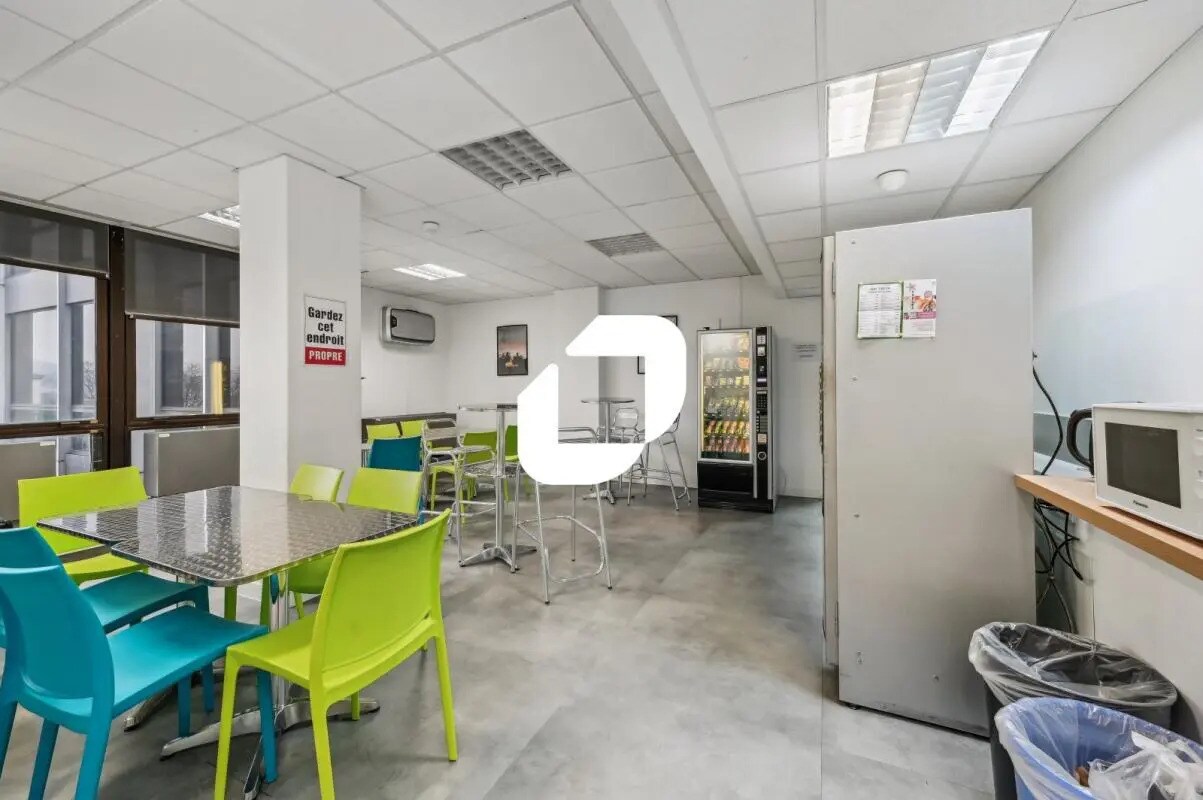 Office in Saint-Cloud for lease Interior Photo- Image 1 of 15
