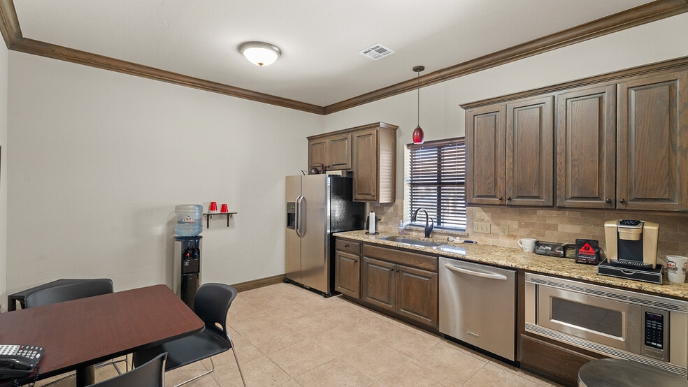 9204 N Kelley Ave, Oklahoma City, OK for sale - Interior Photo - Image 3 of 13