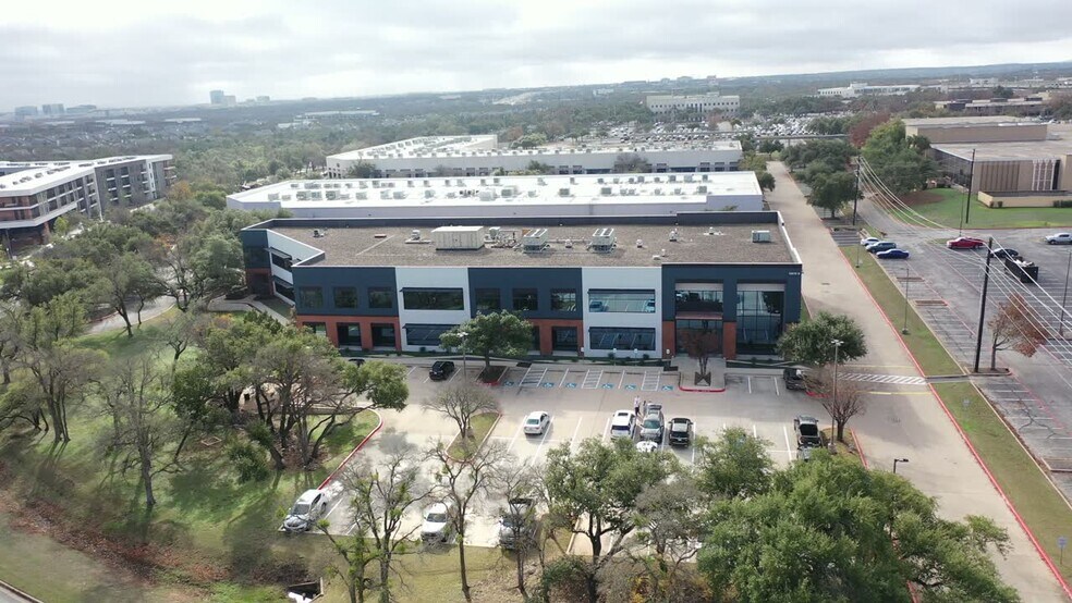 12515-2 Research Blvd, Austin, TX à louer - Vidéo sur l’inscription commerciale - Image 2 de 13