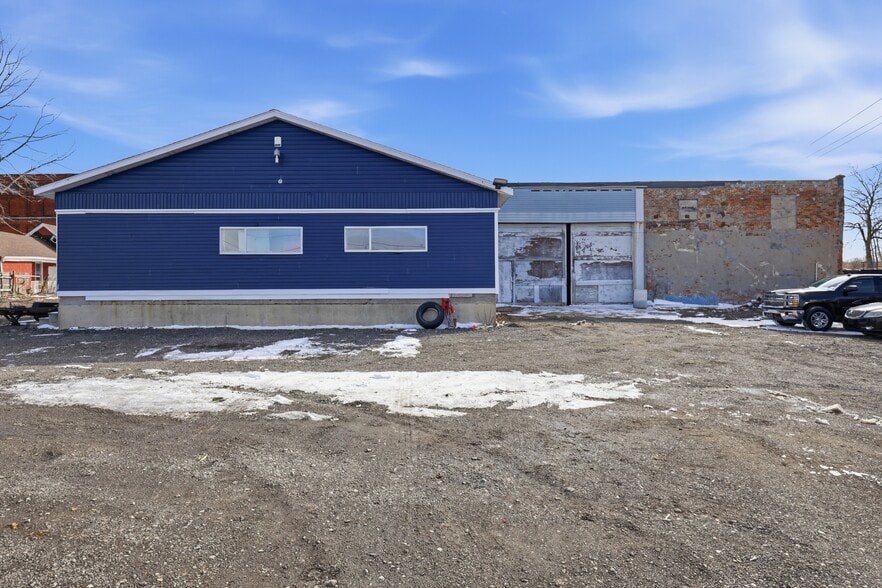 688 E Eagle St, Buffalo, NY for sale - Primary Photo - Image 1 of 49