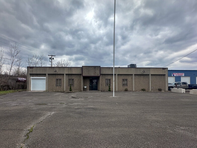 1617 Warren Ave, Niles, OH for sale - Building Photo - Image 3 of 33