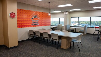 5775 Wayzata Blvd, Saint Louis Park, MN for lease Interior Photo- Image 2 of 8