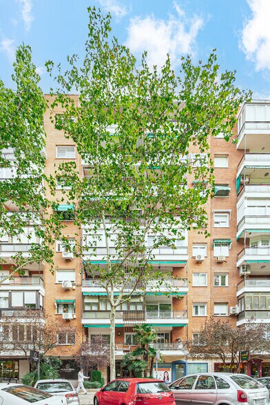 Commerce de détail dans Madrid, Madrid à louer - Photo principale - Image 1 de 2