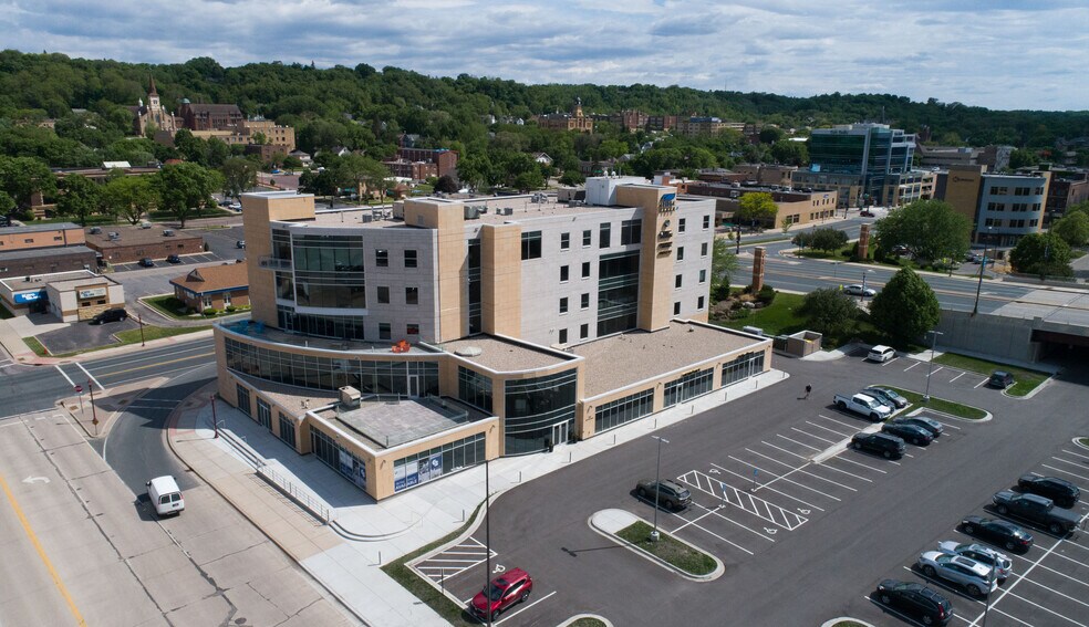 201 N Riverfront Dr, Mankato, MN à louer - Photo du bâtiment - Image 3 de 10
