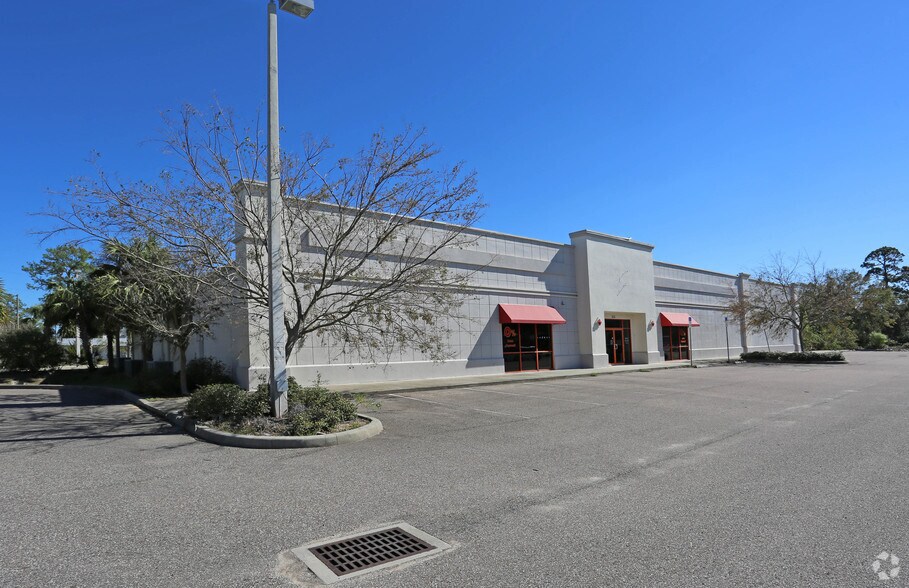 311 S Ridgewood Ave, Edgewater, FL à louer - Photo du bâtiment - Image 1 de 25