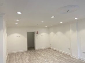 342 High St, Dorking for lease Interior Photo- Image 2 of 2