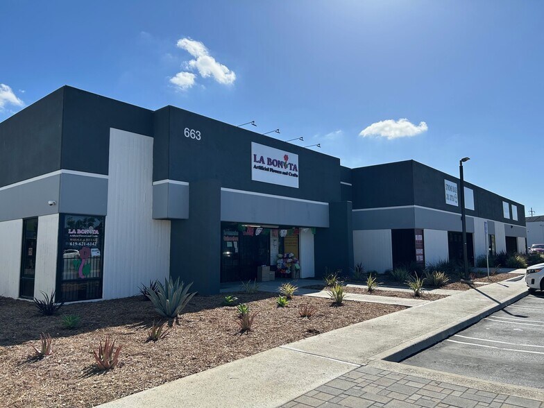 651 Palomar St, Chula Vista, CA à louer - Photo du bâtiment - Image 3 de 6