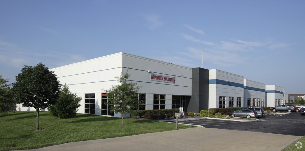 201-215 Stag Industrial Blvd, Lake Saint Louis, MO for lease - Primary Photo - Image 1 of 15