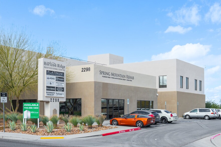 2298 W Horizon Ridge Pky, Henderson, NV à louer - Photo du bâtiment - Image 2 de 8