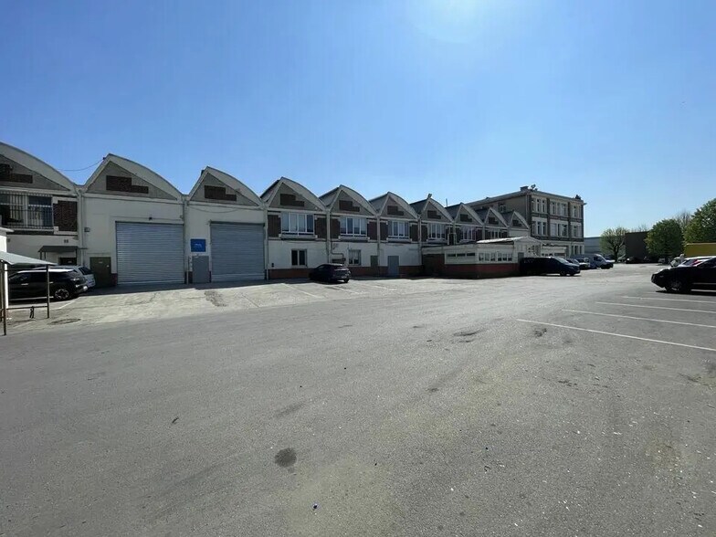 Flex in Bobigny for lease - Building Photo - Image 2 of 10