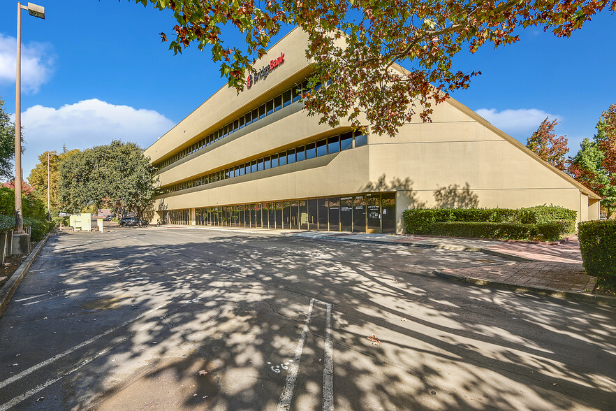 5820 Stoneridge Mall Rd, Pleasanton, CA for lease - Building Photo - Image 1 of 4