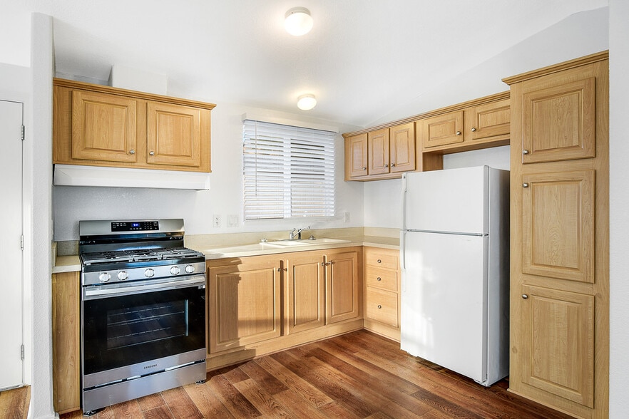 15348 Running Deer Trl, Poway, CA for sale - Interior Photo - Image 3 of 49