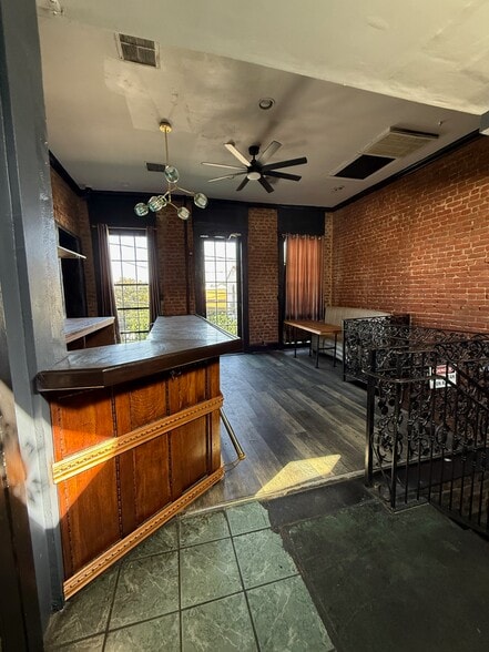 1910 Magazine St, New Orleans, LA for lease - Interior Photo - Image 3 of 4