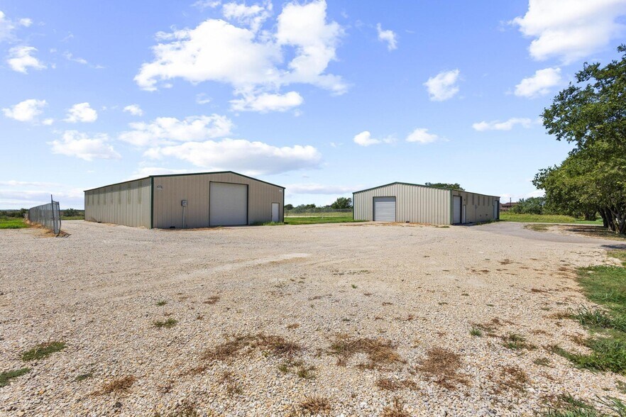 11416 Hames, Pilot Point, TX à louer - Photo du bâtiment - Image 3 de 23