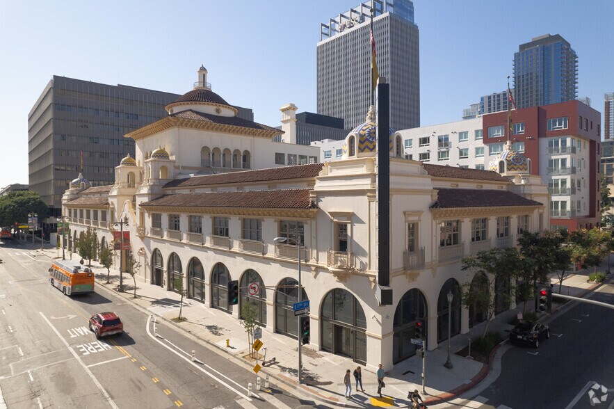 1111 S Broadway, Los Angeles, CA à louer - Photo du bâtiment - Image 3 de 6