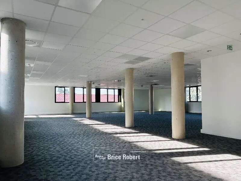 Office in Dardilly for sale Interior Photo- Image 1 of 8