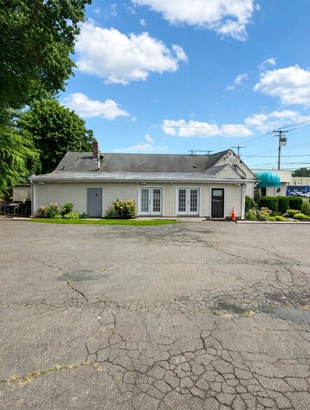 439 Derby Ave, West Haven, CT à vendre - Photo du bâtiment - Image 2 de 13