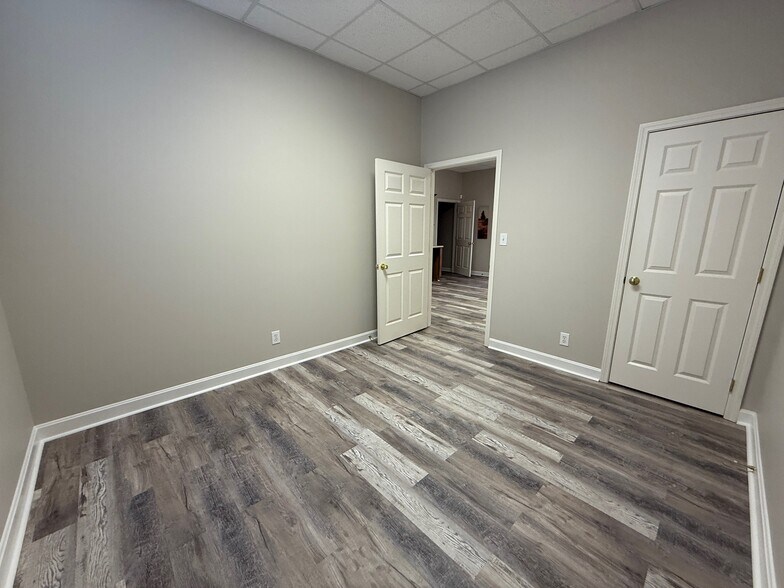 12305 Westport rd, La Grange, KY à vendre - Photo du bâtiment - Image 3 de 6