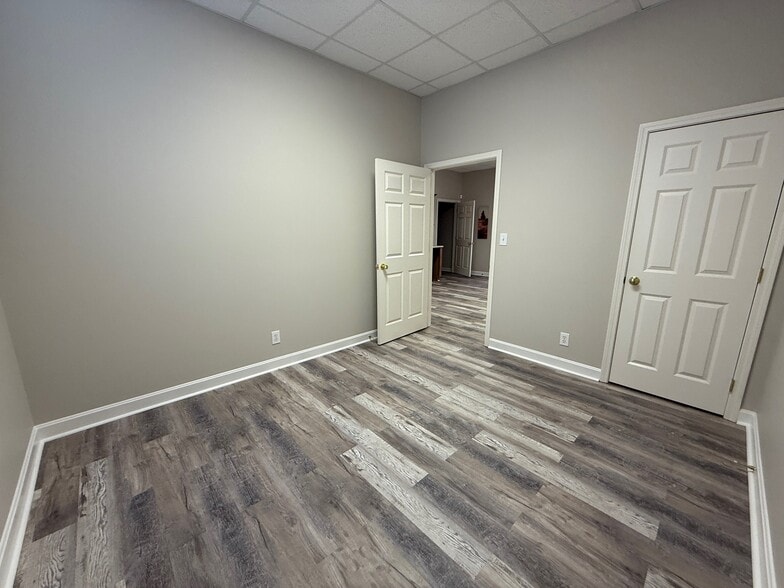 12305 Westport rd, La Grange, KY à vendre - Photo du bâtiment - Image 3 de 6