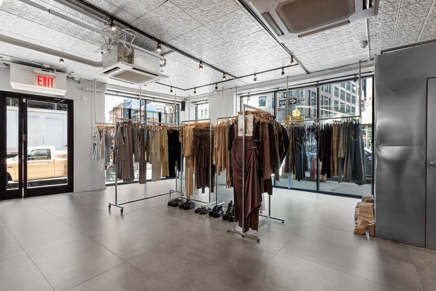 231-235 Lafayette St, New York, NY for lease - Building Photo - Image 3 of 11