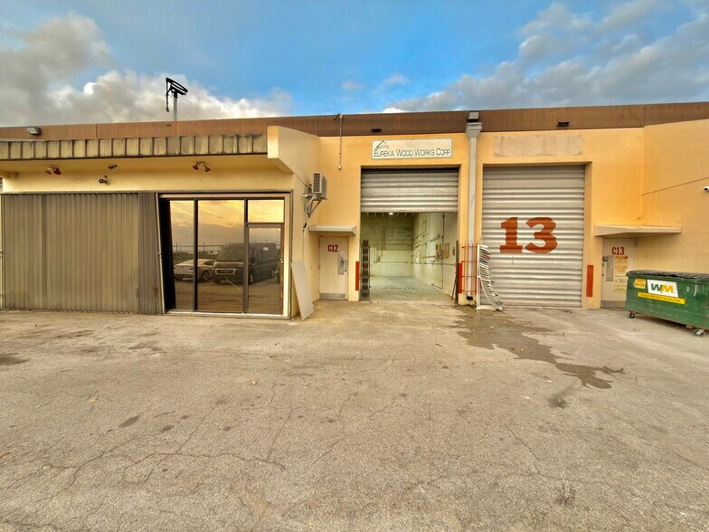 10780 SW 190th St, Cutler Bay, FL à louer - Photo du bâtiment - Image 1 de 10