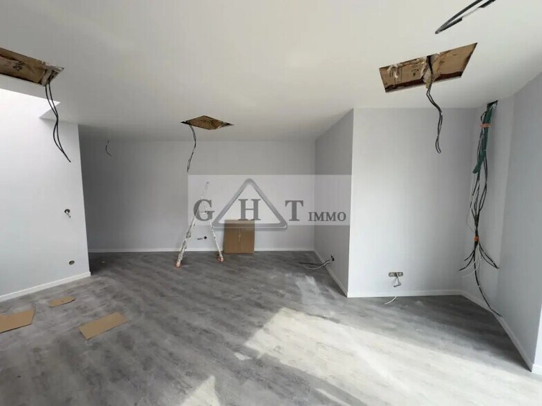 Bureau dans Lisses à louer - Photo intérieure - Image 2 de 4