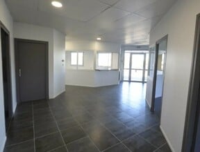 Office in Rillieux-la-Pape for lease Interior Photo- Image 1 of 4