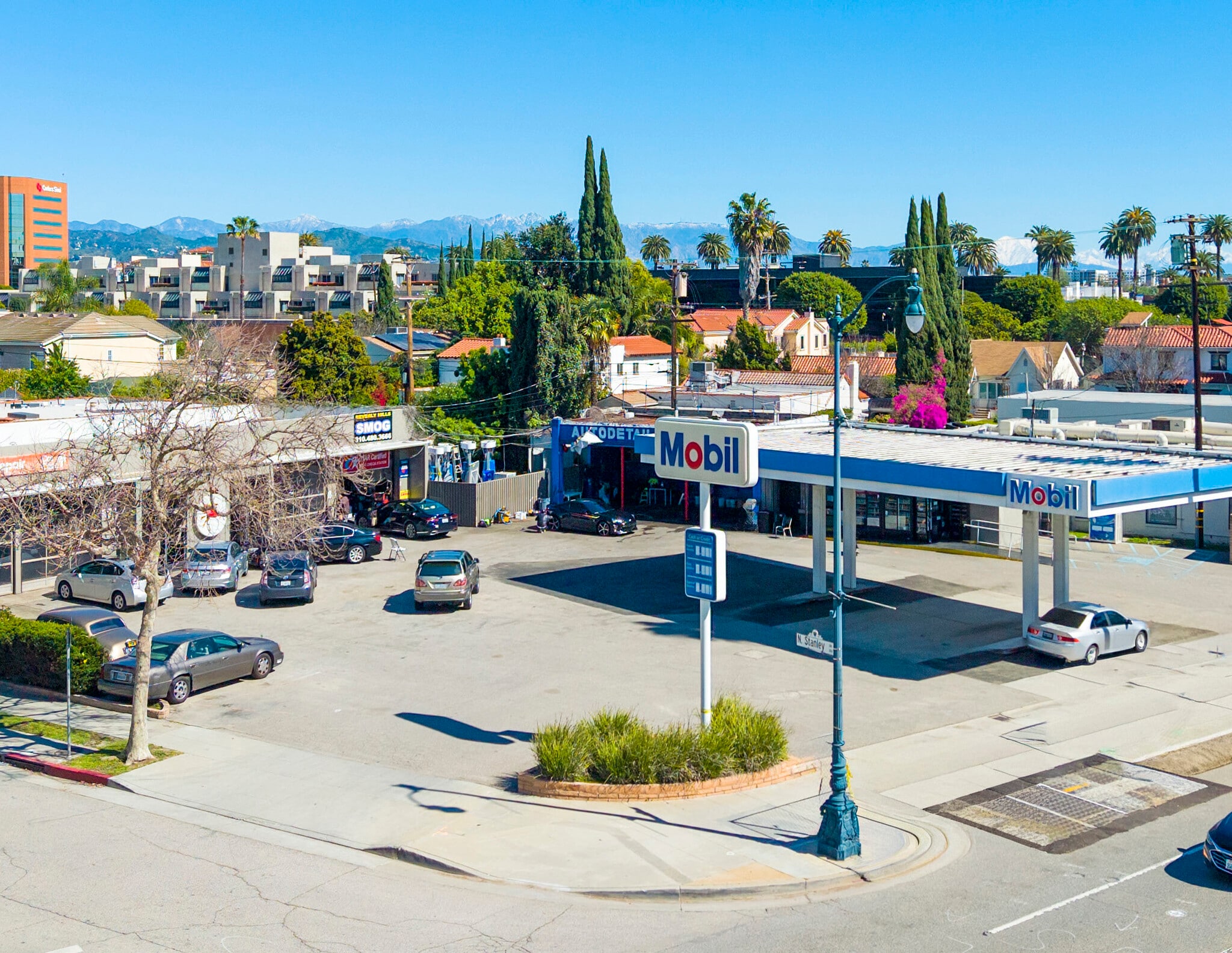 8567 Wilshire Blvd, Beverly Hills, CA for lease Primary Photo- Image 1 of 3