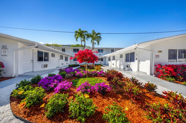 More details for 1300 NE 110th St, Miami, FL - Multifamily for Sale