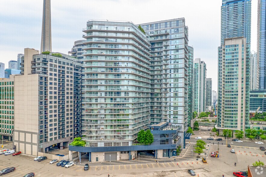 352 Front St W, Toronto, ON à vendre - Photo du bâtiment - Image 2 de 3