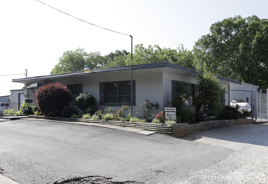 804 & 808 Avon Ave portfolio of 2 properties for sale on LoopNet.ca - Building Photo - Image 1 of 6