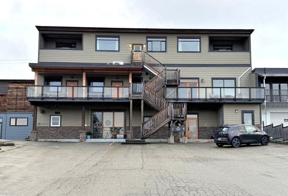 4555 Marine Av, Powell River, BC for sale Building Photo- Image 1 of 2