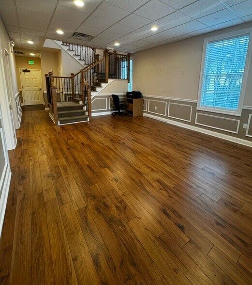 42 E Main St, Freehold, NJ à louer - Photo intérieure - Image 2 de 27