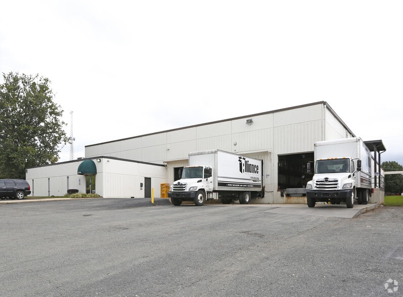 3014 Industrial Dr, Raleigh, NC for lease - Primary Photo - Image 1 of 6