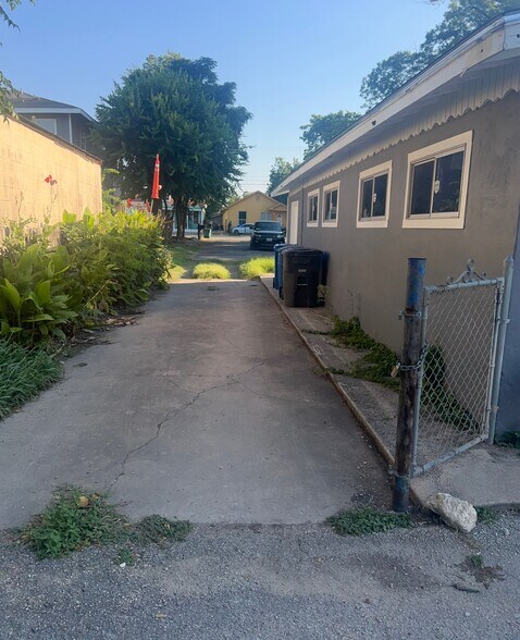 2418 COMMERCE, San Antonio, TX à vendre - Photo du bâtiment - Image 2 de 9