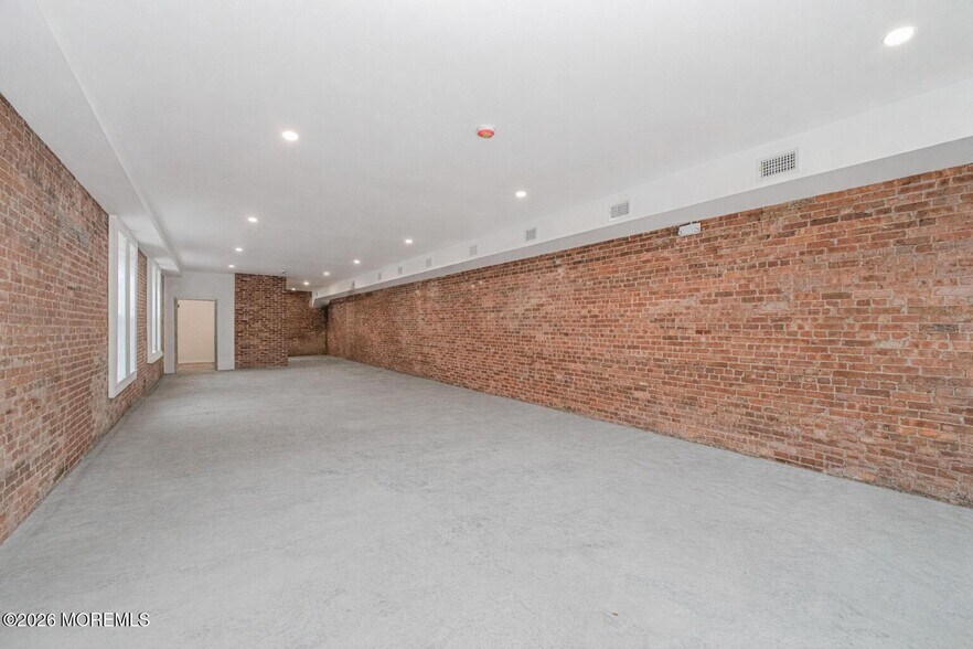 135 Main St, Matawan, NJ à louer - Photo du bâtiment - Image 3 de 12