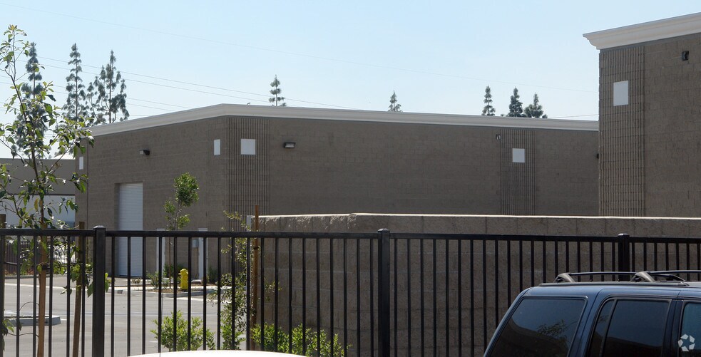 1331 Riverview Dr, San Bernardino, CA à louer - Photo du bâtiment - Image 2 de 4