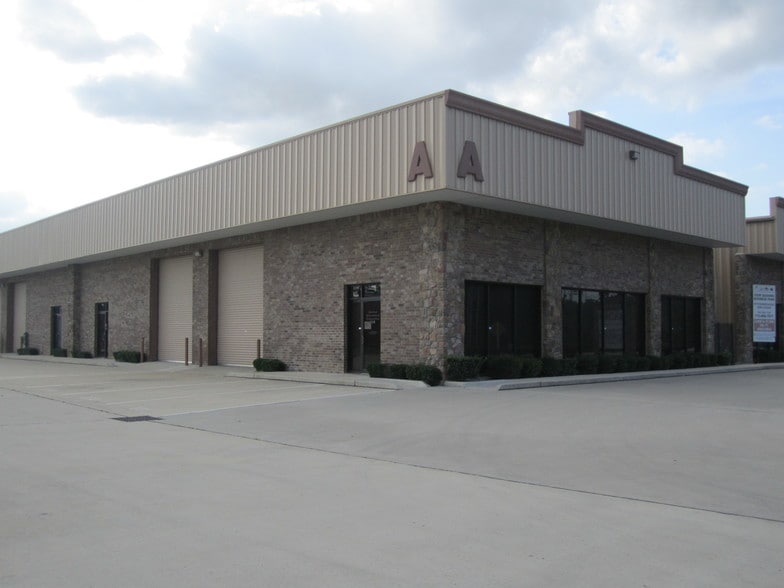10963 Cutten Rd, Houston, TX à louer - Photo du bâtiment - Image 1 de 4