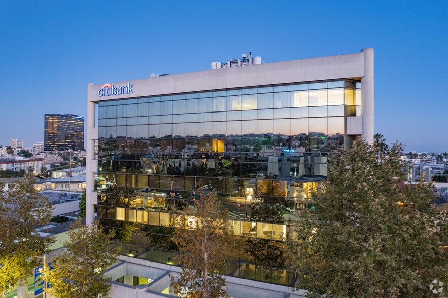 11726 San Vicente Blvd, Los Angeles, CA for lease - Building Photo - Image 1 of 11